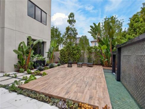 61 Iluna , Irvine, CA