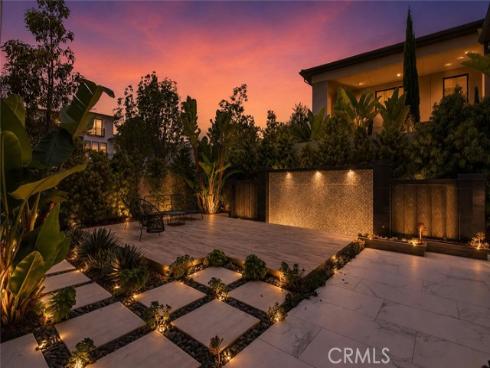 61 Iluna , Irvine, CA