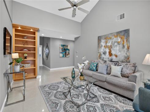 10 E Trenton  , Irvine, CA