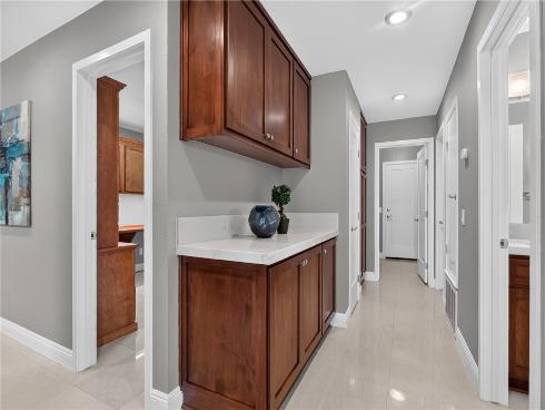 10 E Trenton  , Irvine, CA