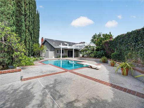 10 E Trenton  , Irvine, CA