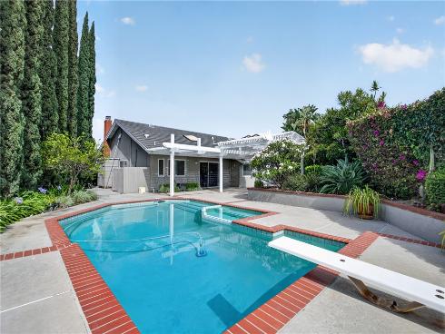 10 E Trenton  , Irvine, CA