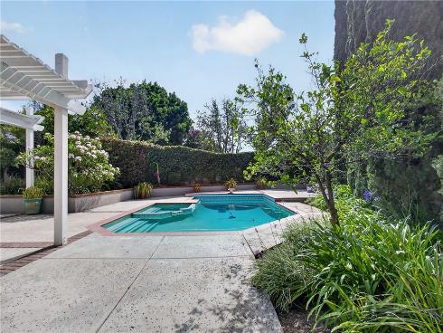 10 E Trenton  , Irvine, CA