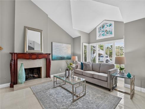 10 E Trenton  , Irvine, CA