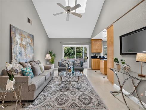 10 E Trenton  , Irvine, CA