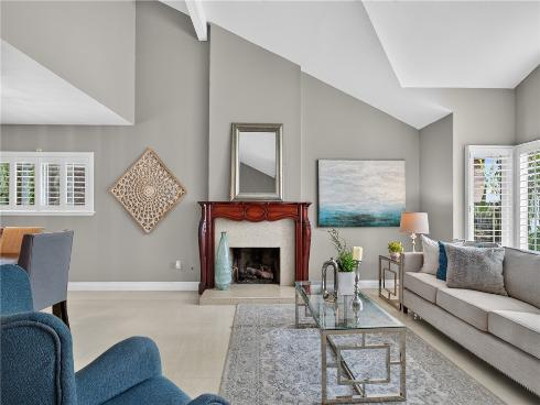 10 E Trenton  , Irvine, CA