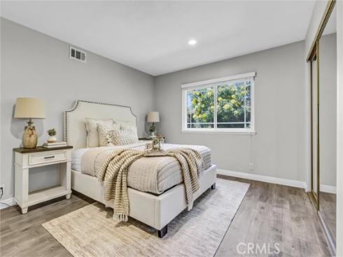 20  Farragut  , Irvine, CA