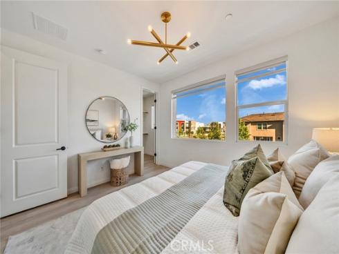 293 Merit , Irvine, CA