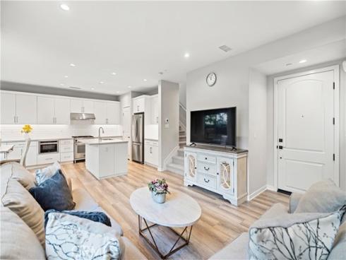 135  Messenger  , Irvine, CA