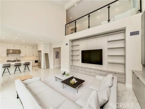 207 Coal Mine , Irvine, CA