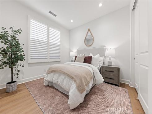 121 Mangrove Banks , Irvine, CA