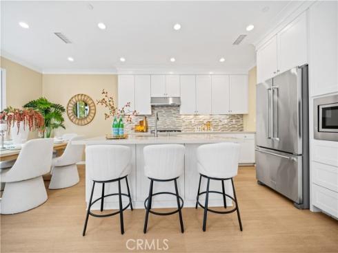 190 Crescent Moon , Irvine, CA