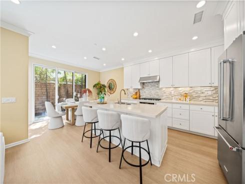 190 Crescent Moon , Irvine, CA