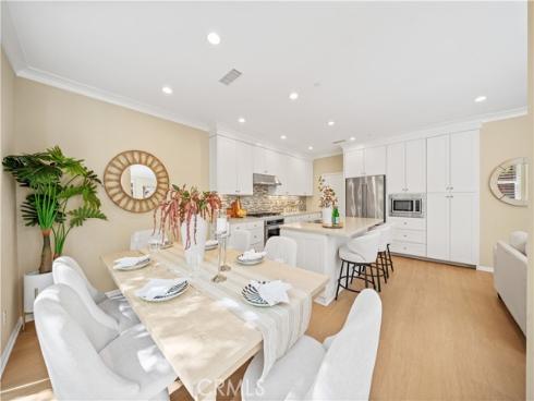 190 Crescent Moon , Irvine, CA