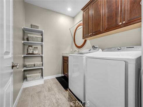 264  Cultivate  , Irvine, CA