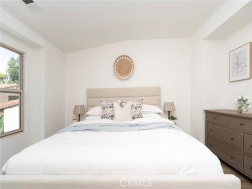 94  Hedge Bloom  , Irvine, CA