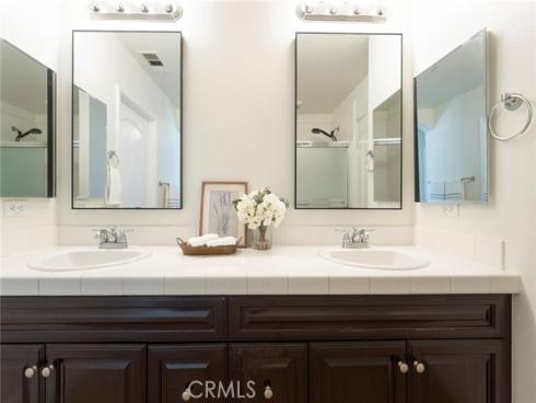 94  Hedge Bloom  , Irvine, CA