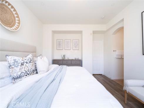 94  Hedge Bloom  , Irvine, CA