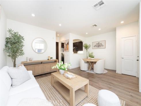 94  Hedge Bloom  , Irvine, CA