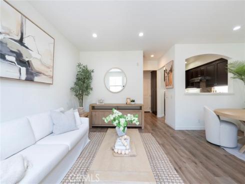 94  Hedge Bloom  , Irvine, CA