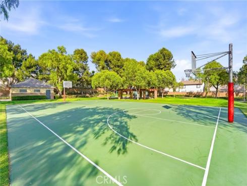 81  Linhaven  , Irvine, CA