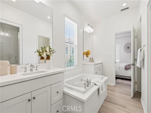 113 Chestnut Grove, Irvine, CA