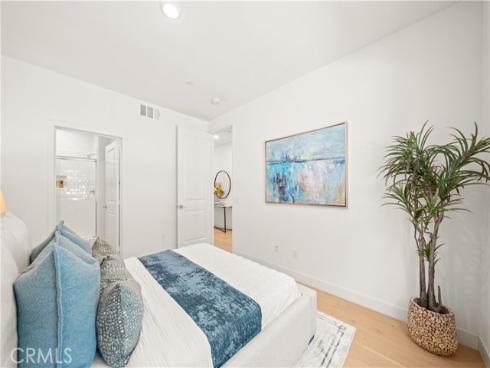 271 Lynx , Irvine, CA