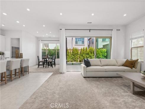 106 Glydon , Irvine, CA