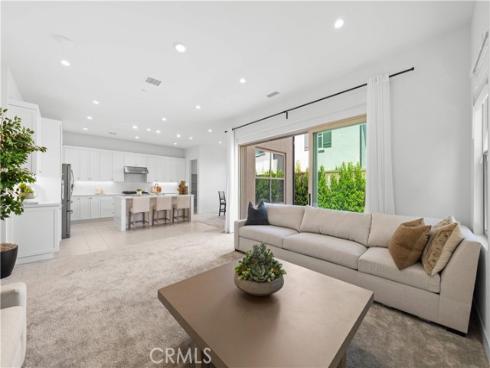 106 Glydon , Irvine, CA