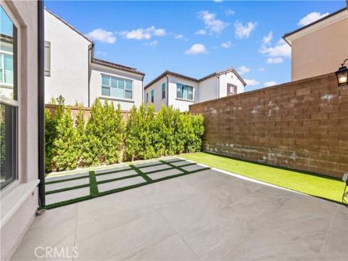 106 Glydon , Irvine, CA