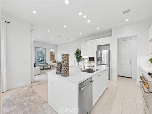 106 Glydon , Irvine, CA