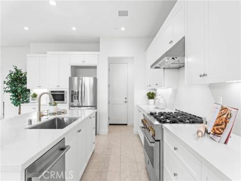 106 Glydon , Irvine, CA