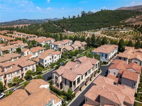 110  Mighty Oak  , Irvine, CA