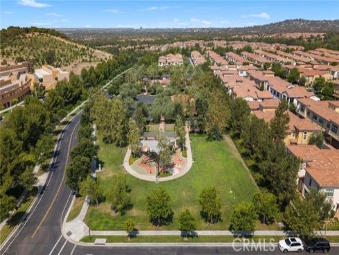 110  Mighty Oak  , Irvine, CA