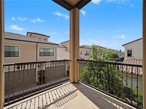 110  Mighty Oak  , Irvine, CA