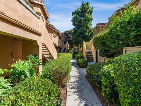 186  Alicante Aisle  , Irvine, CA