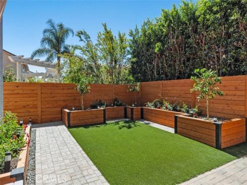 8 National Place, Irvine, CA