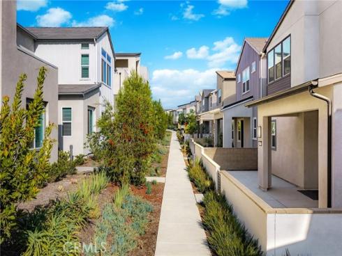 568 Mulligan , Irvine, CA