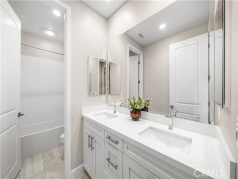 52 English Saddle , Irvine, CA