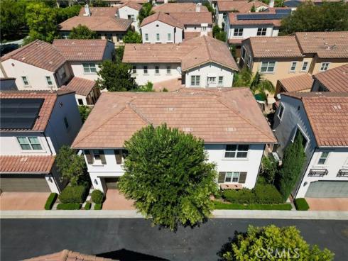 221  Mantle  , Irvine, CA