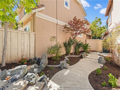 22 Santa Cruz Aisle , Irvine, CA