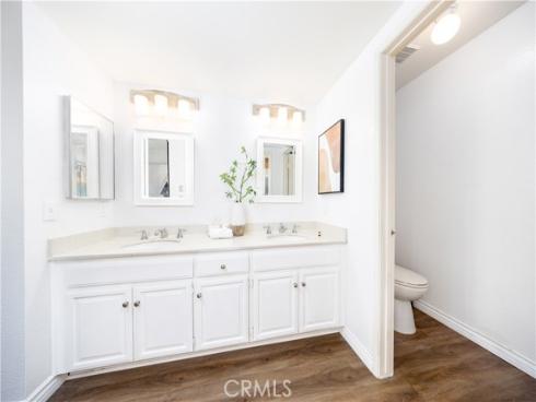 5 Taylor , Irvine, CA