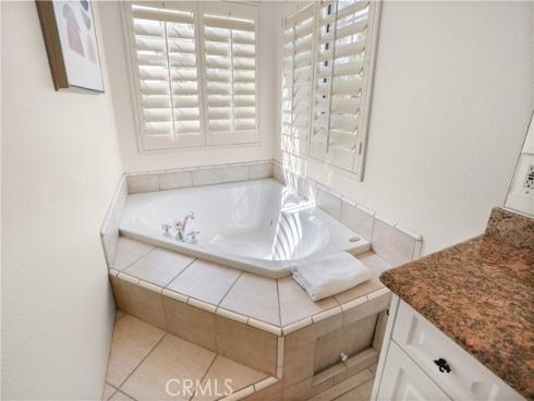 18  Timbergate  , Irvine, CA