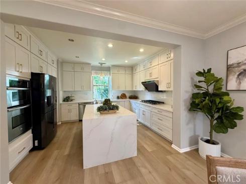 21 Fanpalm , Irvine, CA
