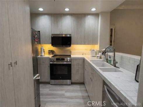 2253  Martin  107 , Irvine, CA