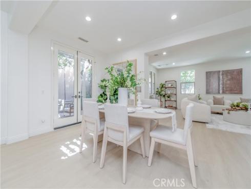 83 Twin Gables , Irvine, CA