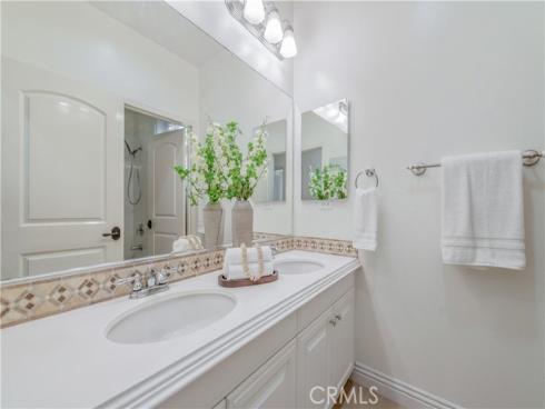 83 Twin Gables , Irvine, CA