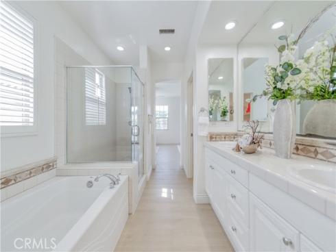 83 Twin Gables , Irvine, CA