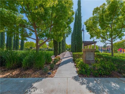 83 Twin Gables , Irvine, CA
