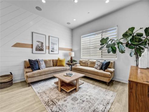 327  Novel  , Irvine, CA
